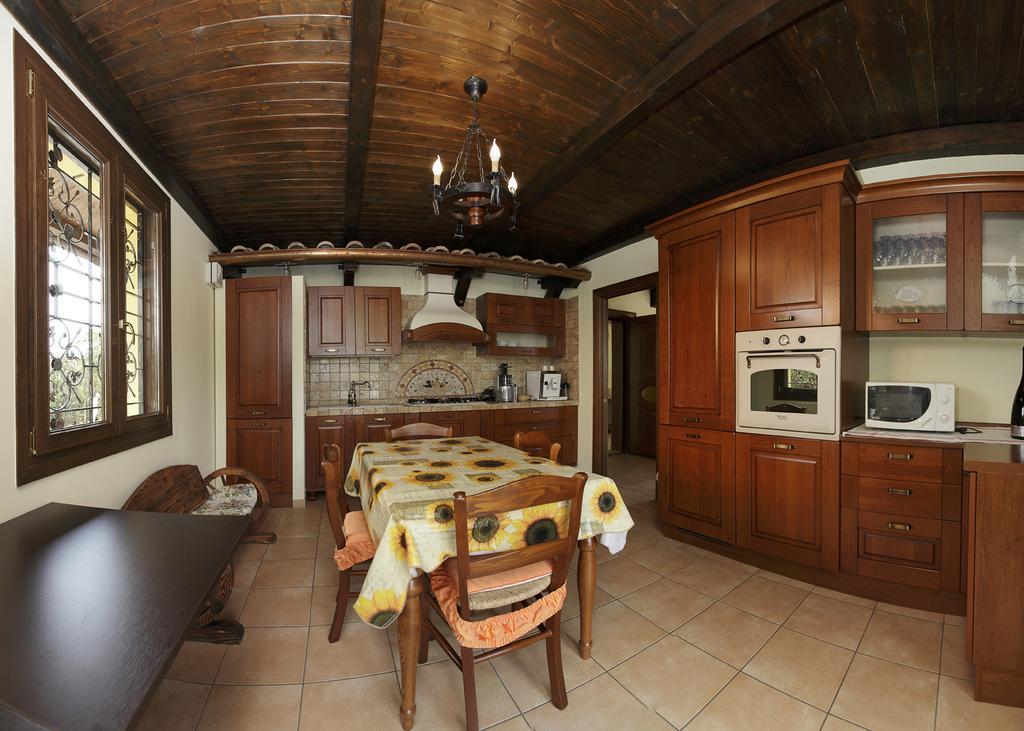 Borgo Dei Sensi Bed & Breakfast Casumaro Bagian luar foto